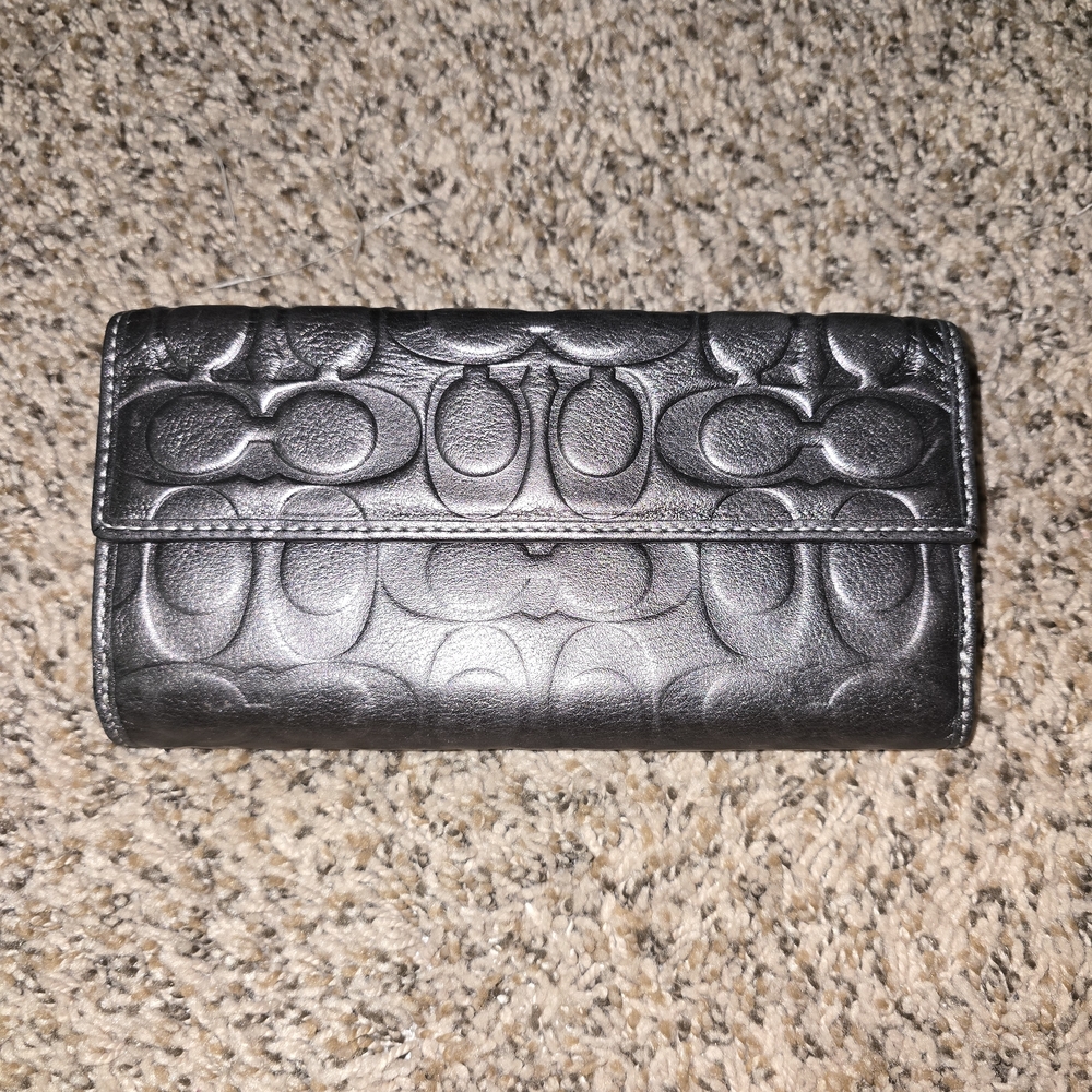 Elegant Black Embossed Women's Clutch